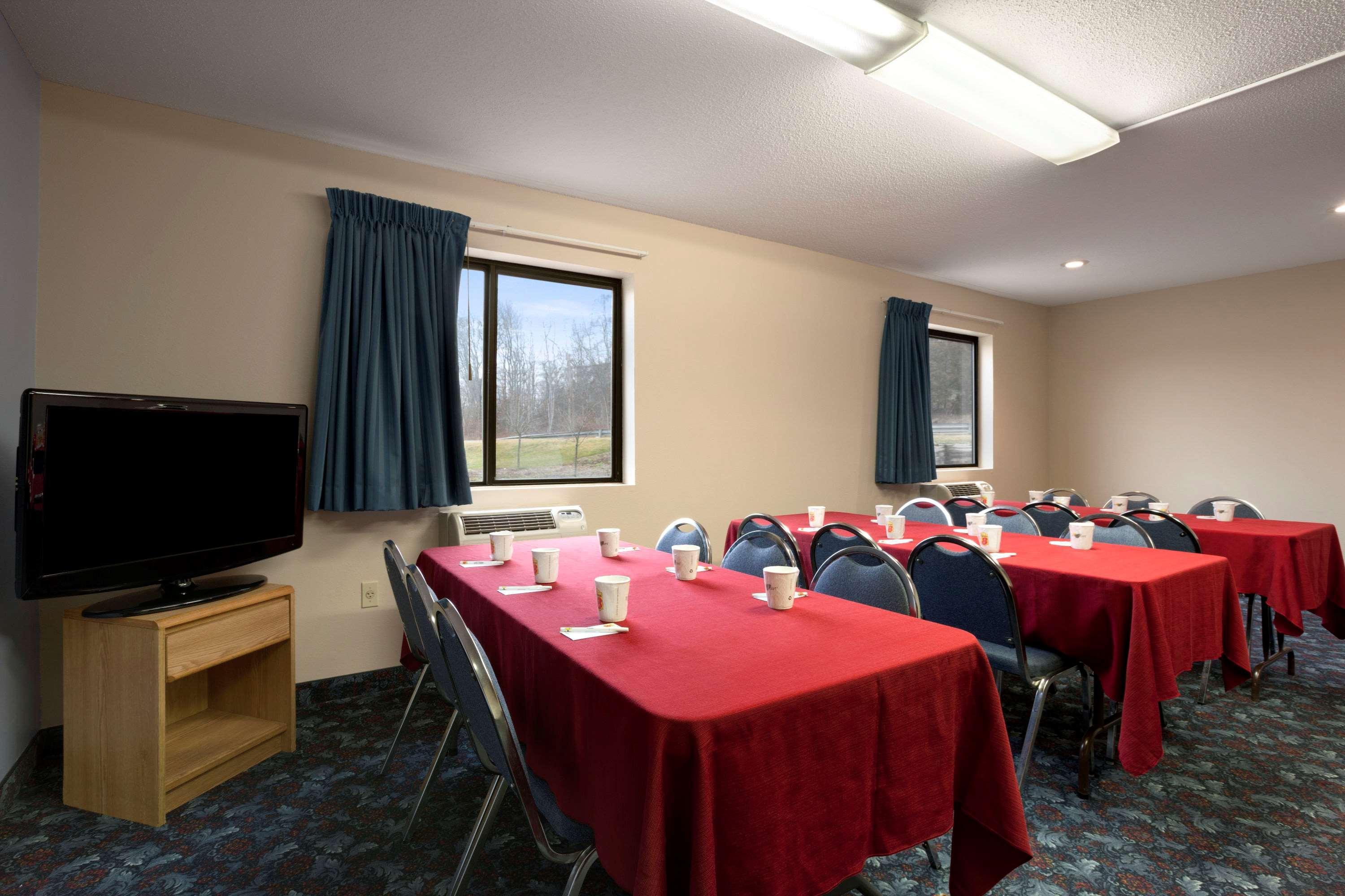 Super 8 By Wyndham Cromwell/Middletown Hotel Exterior photo