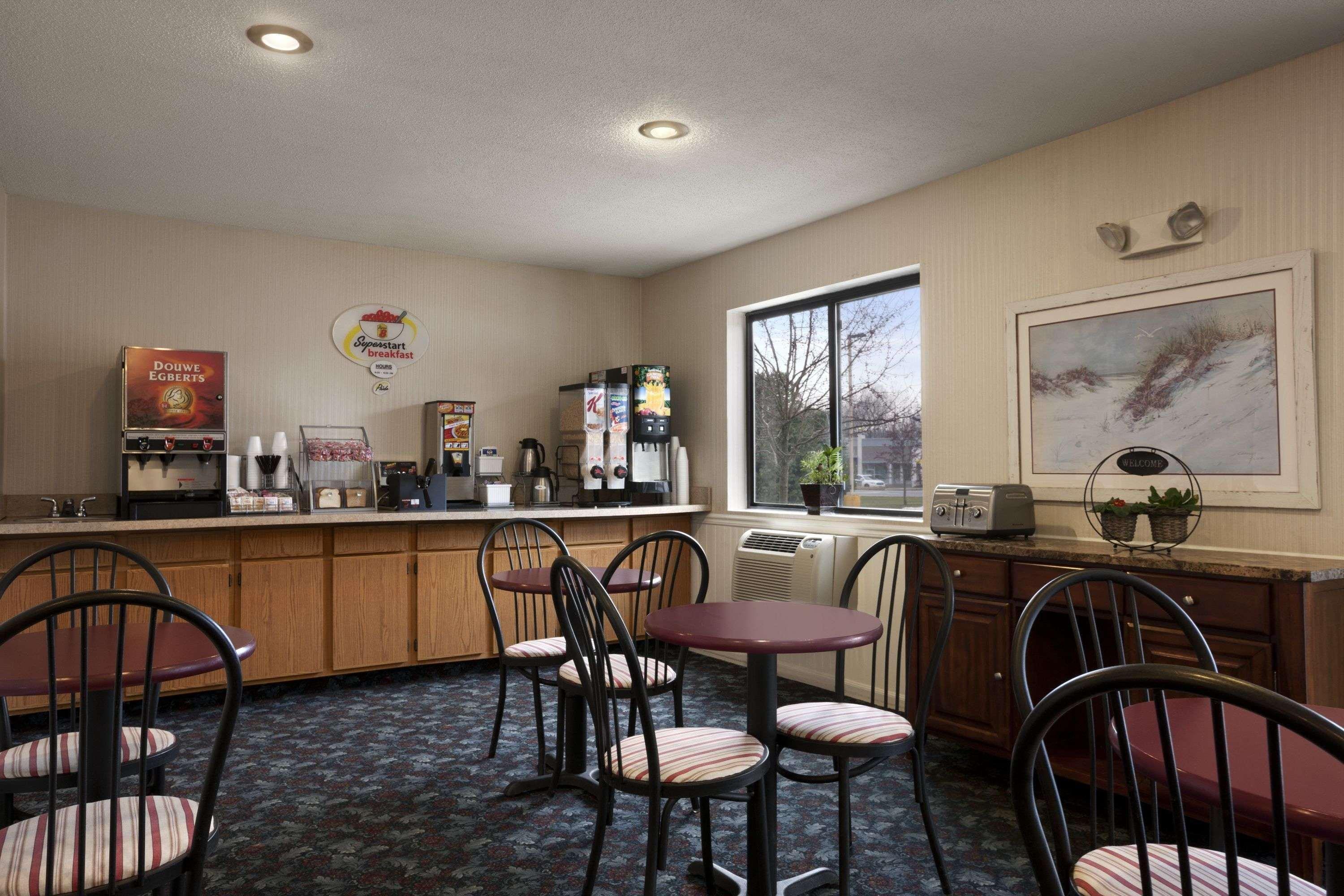 Super 8 By Wyndham Cromwell/Middletown Hotel Exterior photo