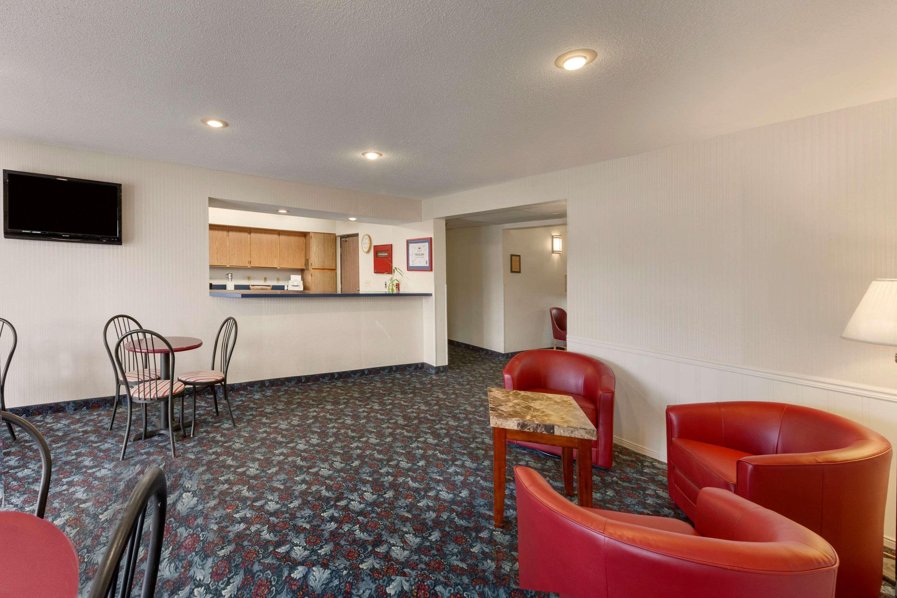 Super 8 By Wyndham Cromwell/Middletown Hotel Exterior photo