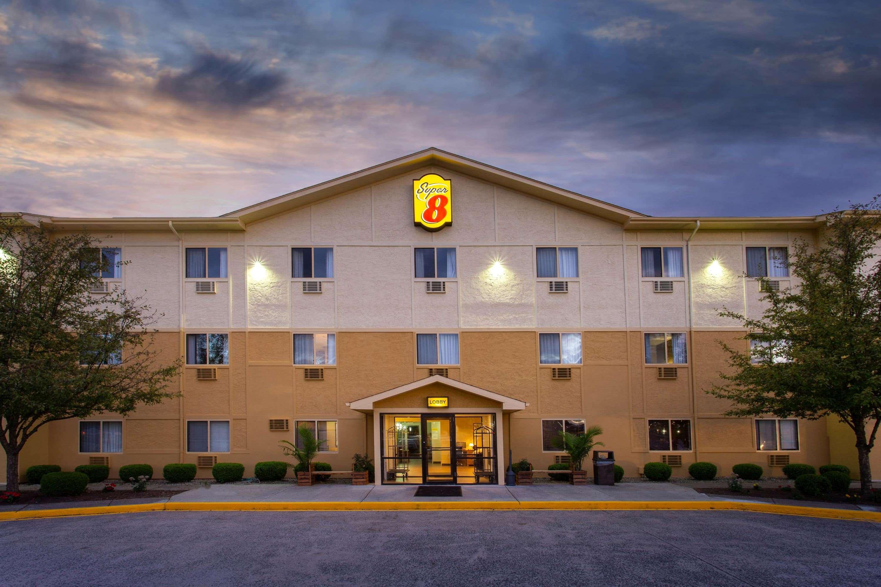 Super 8 By Wyndham Cromwell/Middletown Hotel Exterior photo