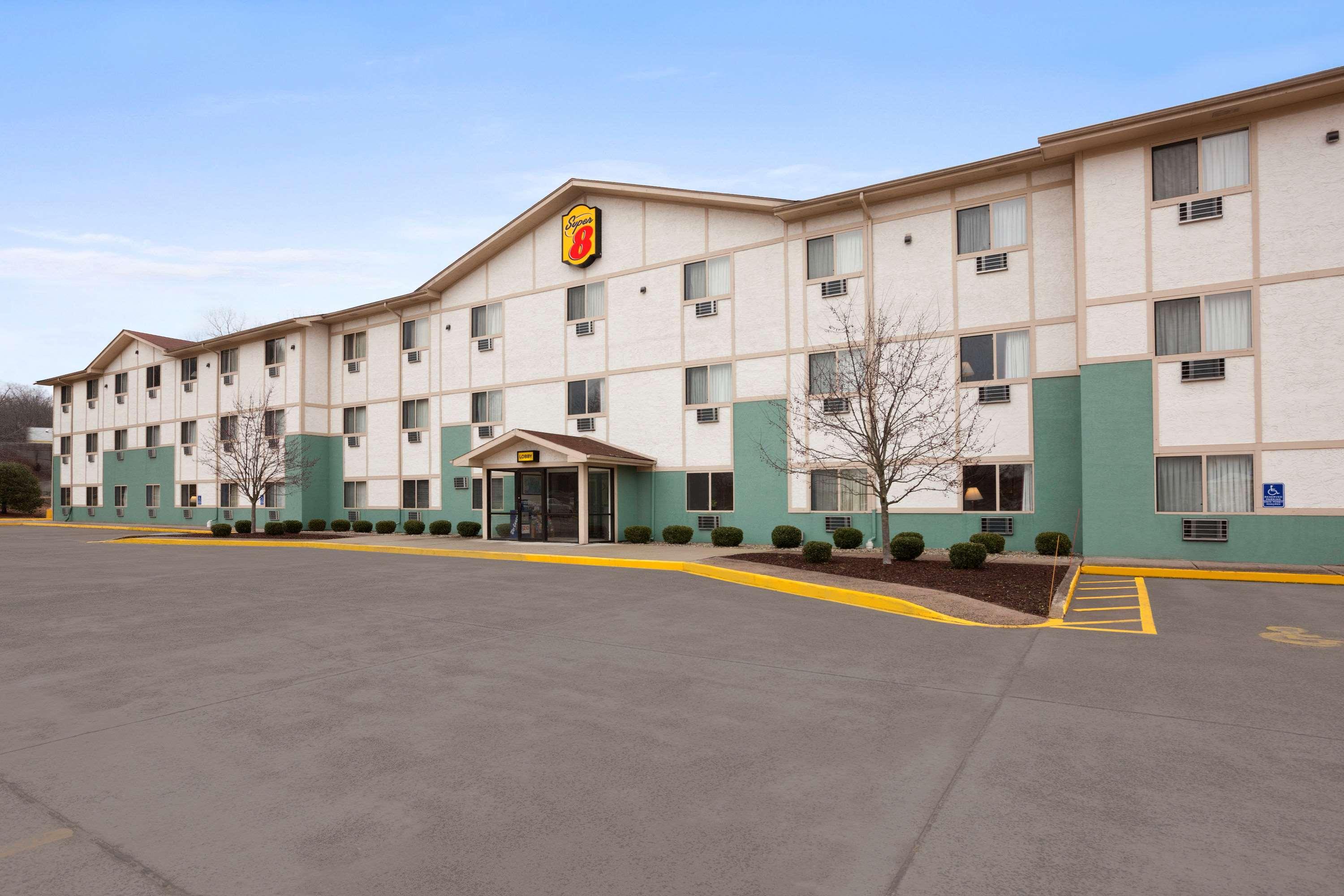Super 8 By Wyndham Cromwell/Middletown Hotel Exterior photo